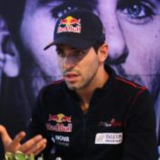 Alguersuari a su llegada a Silverstone