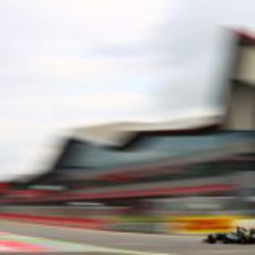 Kovalainen rodando en Silverstone 2011