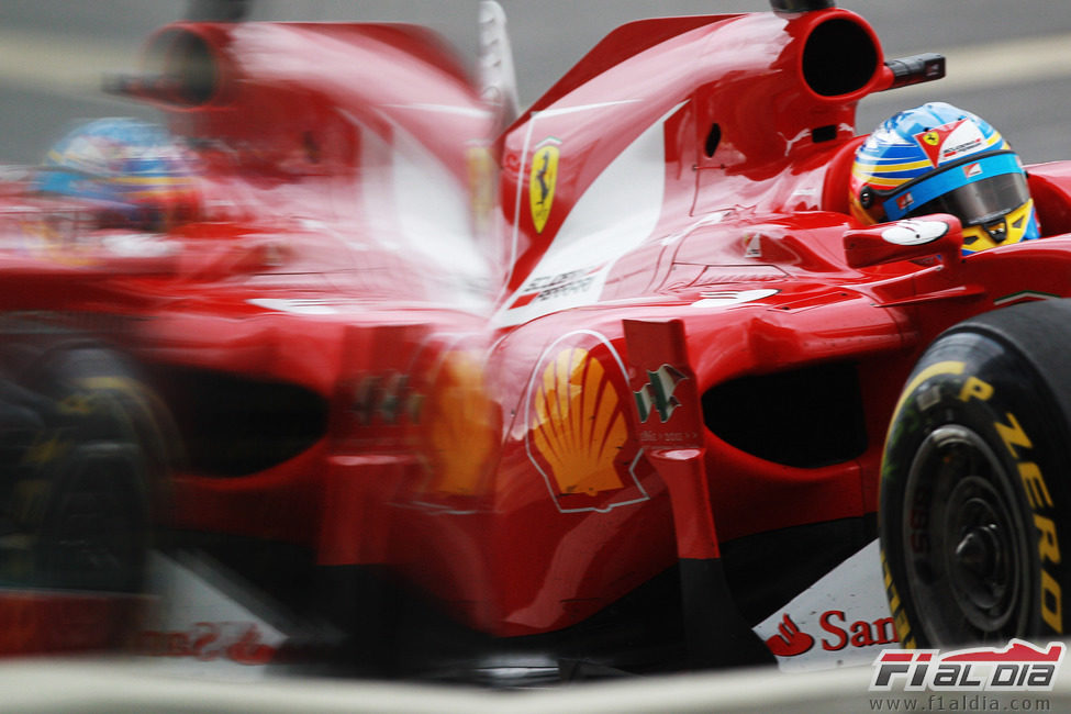 Fernando Alonso reflejado en el GP de Gran Bretaña 2011