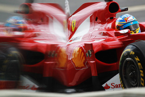 Fernando Alonso reflejado en el GP de Gran Bretaña 2011