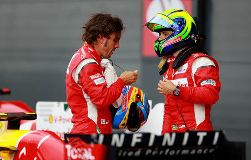 Alonso y Massa tras la sesión de clasificación del GP de Gran Bretaña 2011