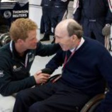 El Príncipe Harry saluda a Sir Frank Williams en Silverstone