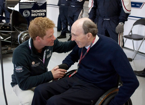 El Príncipe Harry saluda a Sir Frank Williams en Silverstone