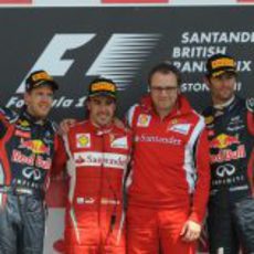 Alonso 1º, Vettel 2º y Webber 3º en el GP de Gran Bretaña 2011