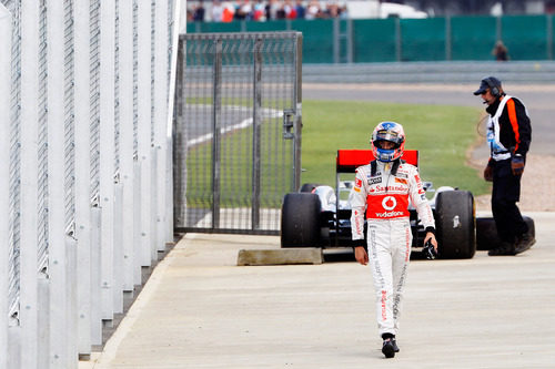 Jenson Button abandona en el GP de Gran Bretaña 2011