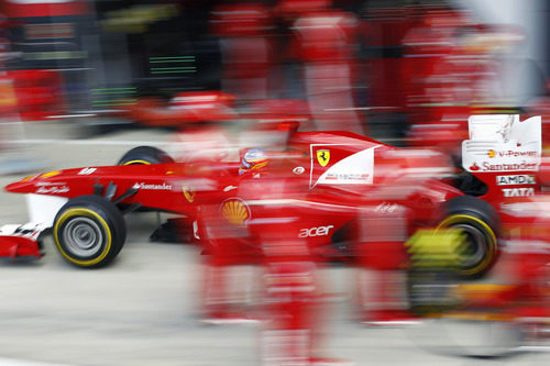 Parada en boxes para Alonso en el GP de Gran Bretaña 2011