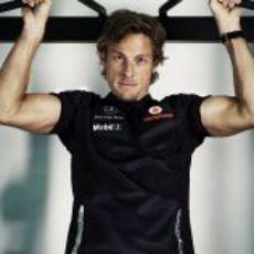 Jenson Button se machaca en el gimnasio