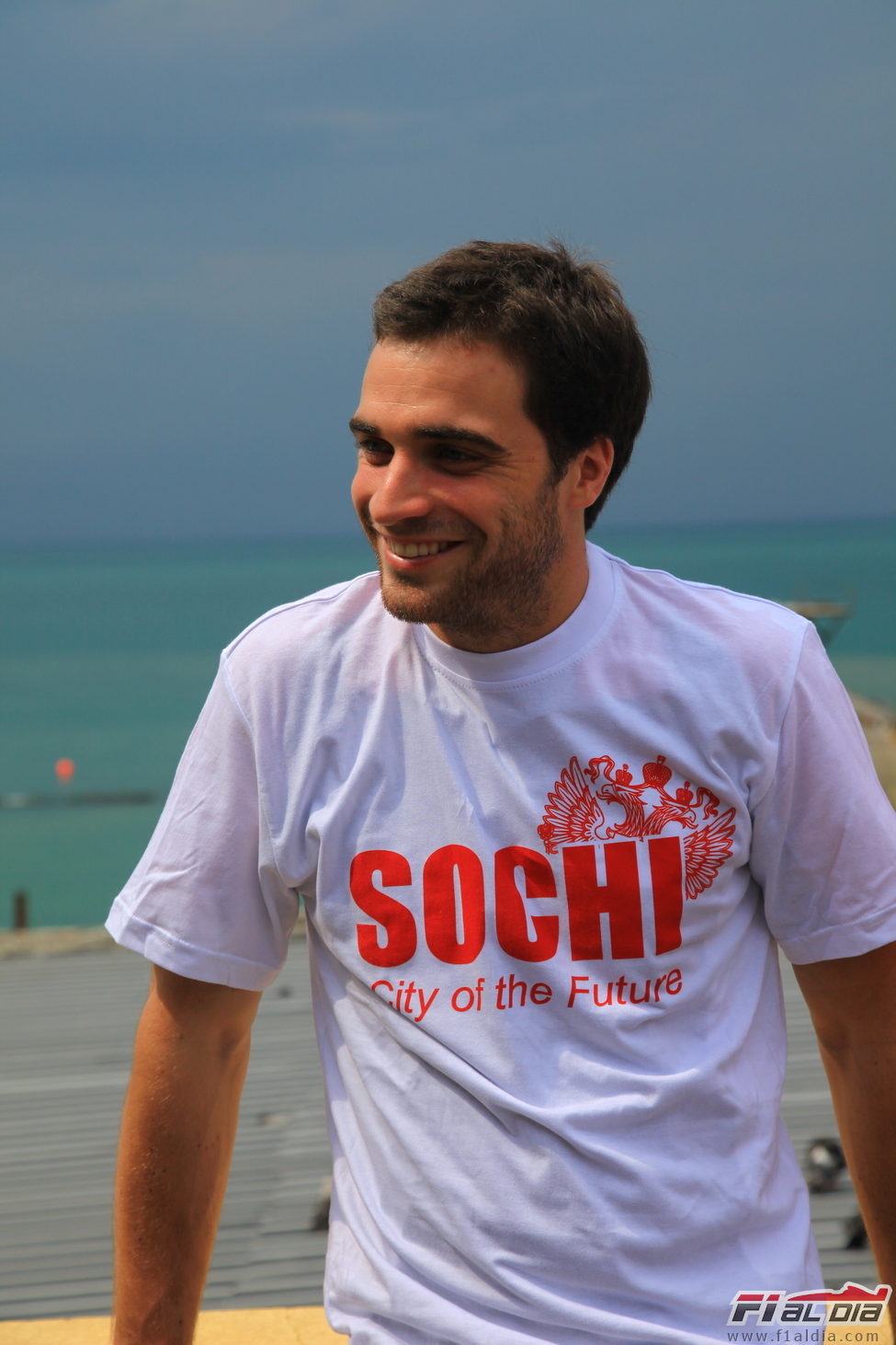 Jèrôme D'Ambrosio con una camiseta de Sochi