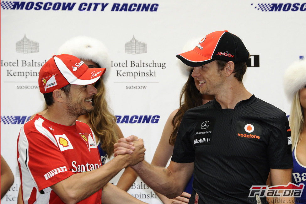 Fisichella y Button se saludan en Moscú