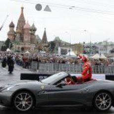 Fisichella saluda a la afición rusa