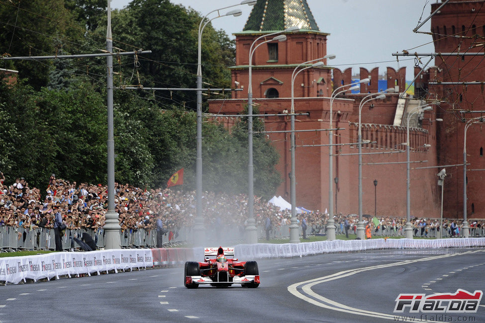 Fisichella rueda al lado del Kremlin