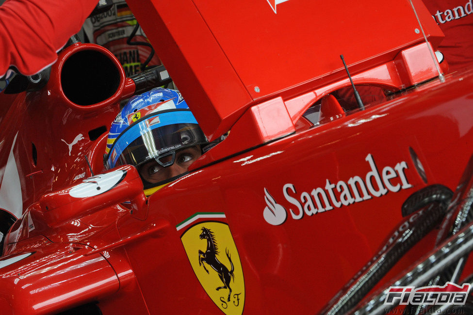 Alonso en su box en Alemania