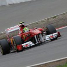 Felipe Massa rueda por la pista de Nürburgring