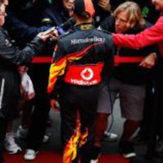 Lewis Hamilton en llamas...