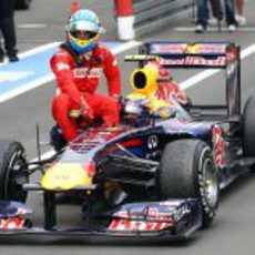 Fernando Alonso montado en el Red Bull de Mark Webber en el GP de Alemania 2011