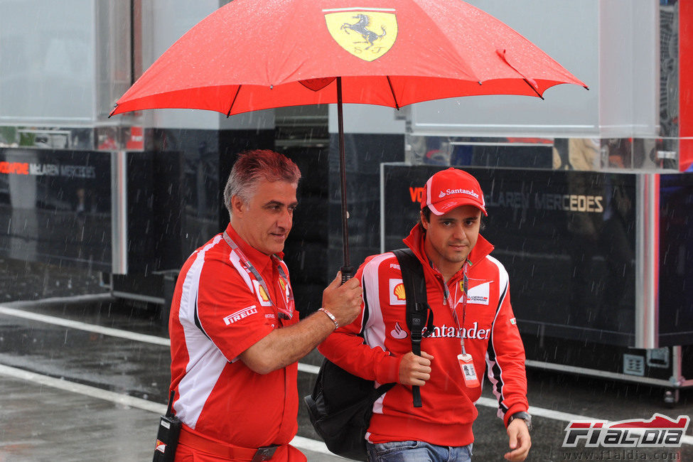 Felipe Massa llega al lluvioso circuito de Hungría