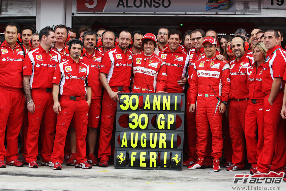 Ferrari celebra el 30 cumpleaños de Fernando Alonso