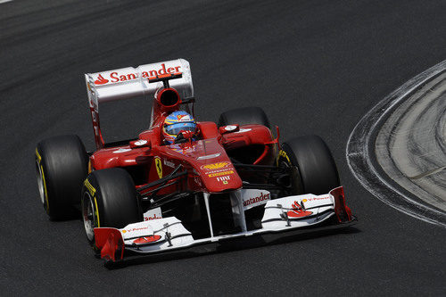El piloto español de Ferrari afronta una de las curvas del Hungaroring