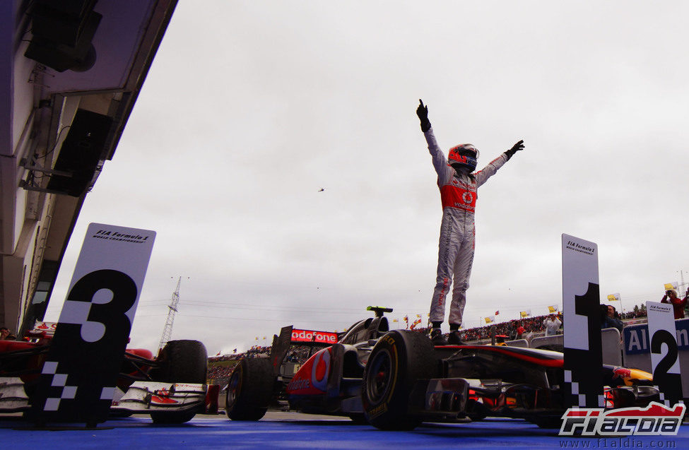 Jenson Button gana el GP de Hungría 2011