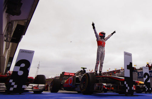 Jenson Button gana el GP de Hungría 2011