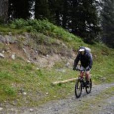 Domenicali en bicicleta en las montañas de Madonna di Campiglio