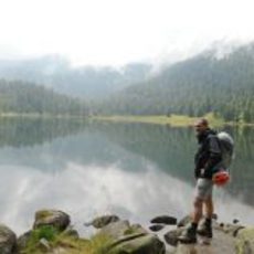 Domenicali se refleja en el lago de Madonna di Campiglio