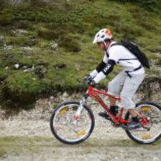 Un poco de bicicleta para Alonso en el Wrooom Summer 2011