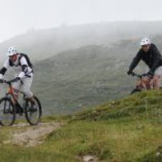 Alonso y Domenicali en bicicleta en el Wrooom Summer 2011