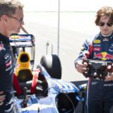 Tom Cruise y David Coulthard ruedan en Texas con un Red Bull