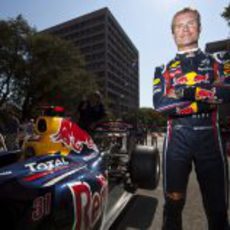 Coulthard listo para subirse al RB5 en Austin