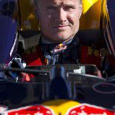 David Coulthard sentado ya en el RB5 para la exhibición en Austin