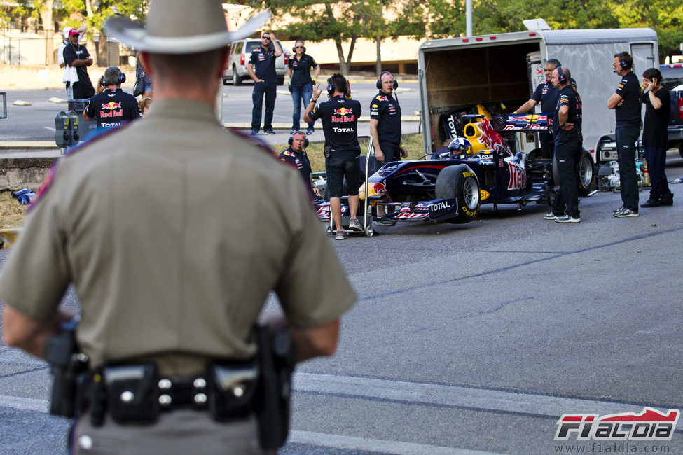 El equipo Red Bull prepara a Coulthard para rodar en Texas