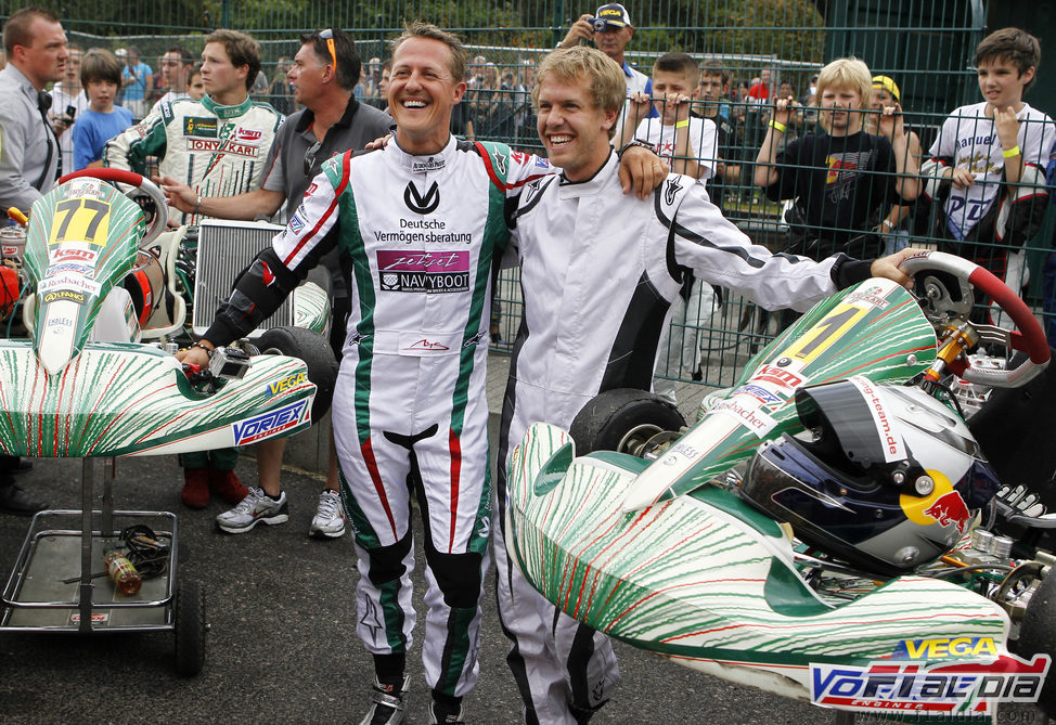 Michael Schumacher y Sebastian Vettel felices en su reto a los karts en Bélgica 2011