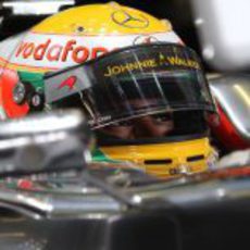 Lewis Hamilton se concentra para los libres del GP de Bélgica 2011