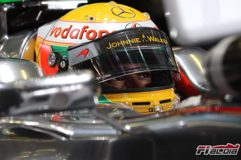 Lewis Hamilton se concentra para los libres del GP de Bélgica 2011