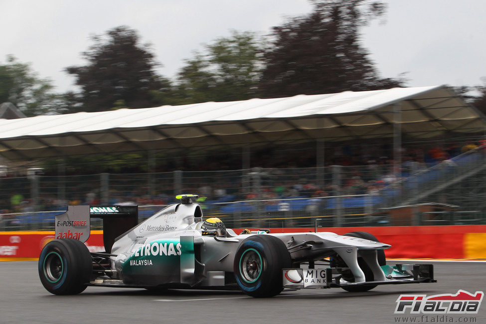 Nico Rosberg también con casco amarillo en el GP de Bélgica 2011