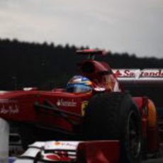 Impresionante imagen de Fernando Alonso en Bélgica 2011