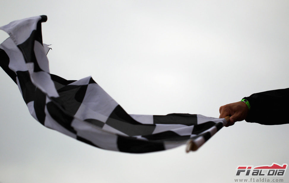 La bandera a cuadros del GP de Bélgica 2011