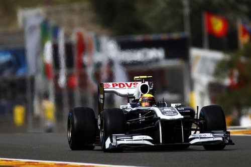 Maldonado en la sesión de clasificación del GP de Bélgica 2011