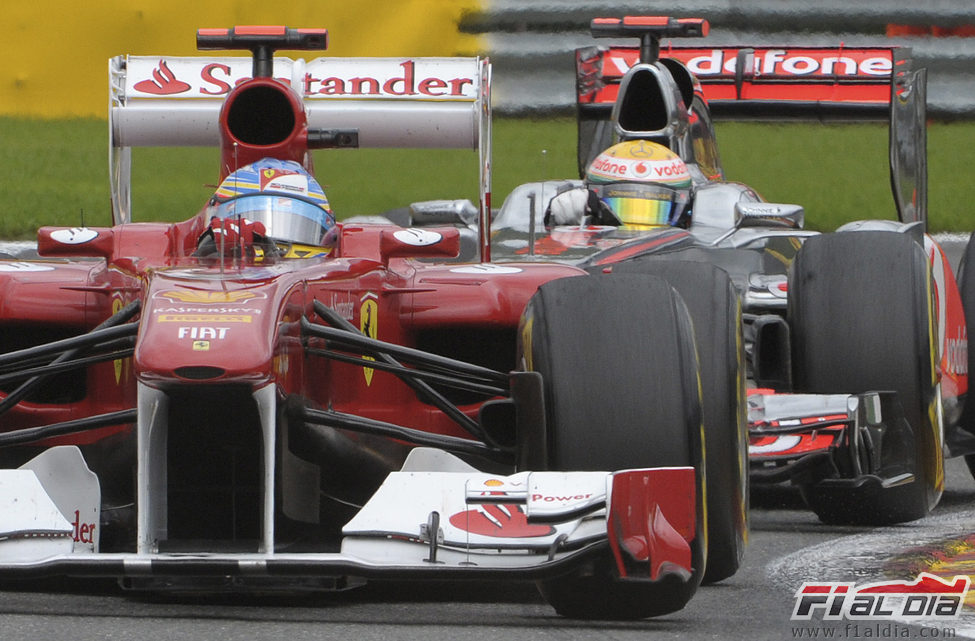 Lucha de tú a tú entre Alonso y Hamilton en el GP de Bélgica 2011