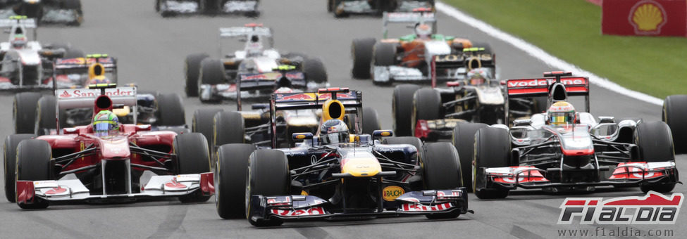 Massa, Vettel y Hamilton al frente en la salida del GP de Bélgica 2011