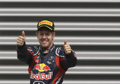 Pulgares arriba de Sebastian Vettel en el GP de Bélgica 2011