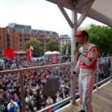 Exhibición de Jenson Button y McLaren en las calles de Manchester