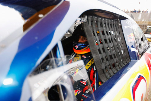 Daniel Ricciardo dentro del coche de la NASCAR