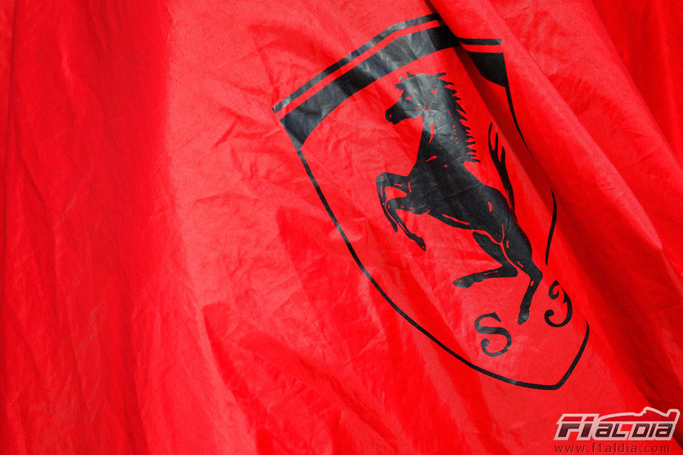 Bandera roja de Ferrari