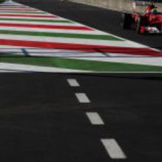 Felipe Massa sale de boxes en los entrenamientos libres de Italia