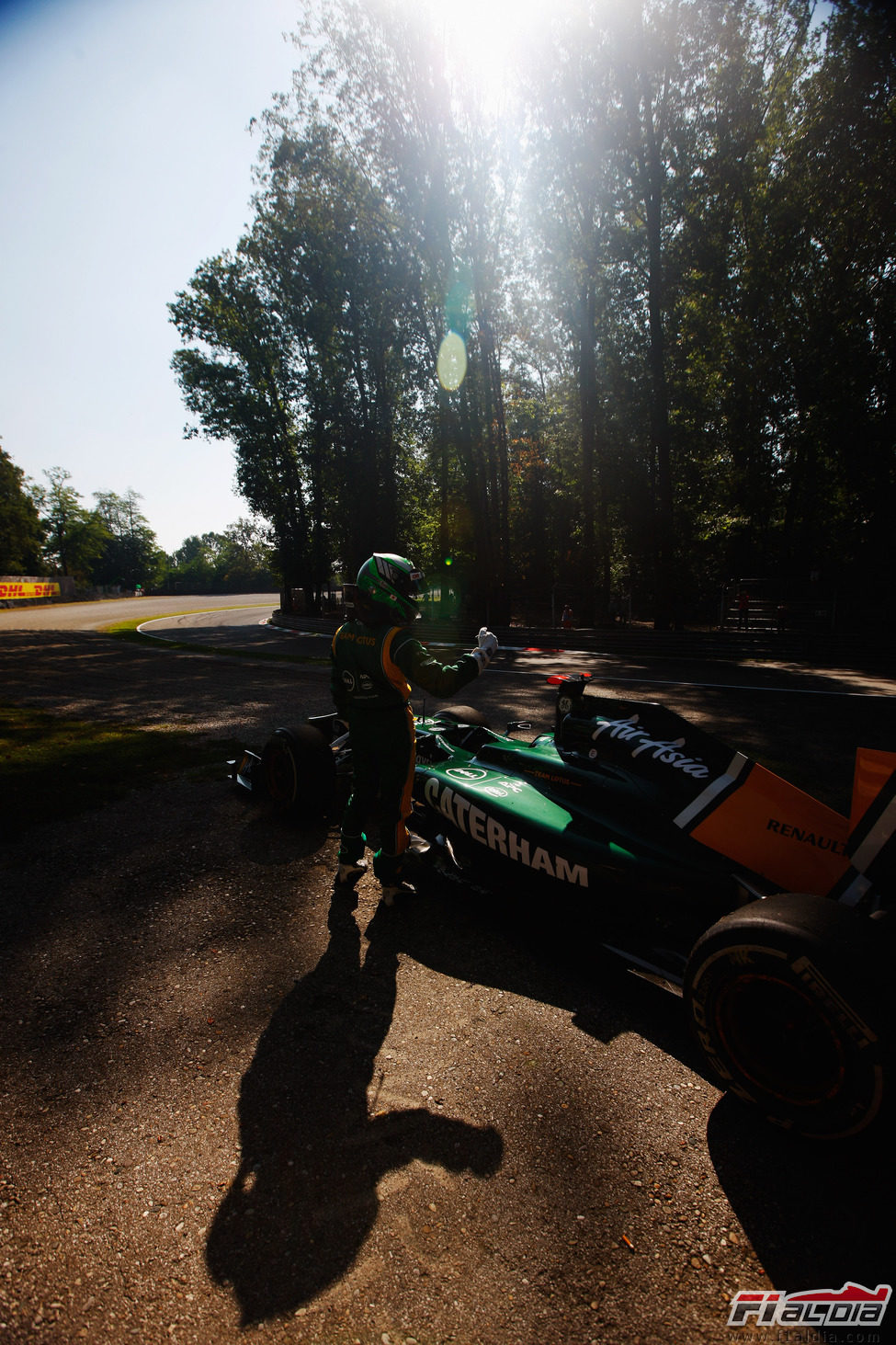 Kovalainen con problemas en su T128 en Monza