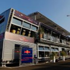 El 'motorhome' de Red Bull en el GP de Italia 2011