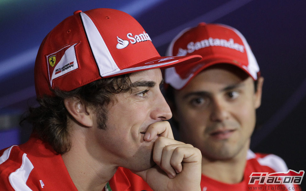 Fernando Alonso y Felipe Massa en la rueda de prensa de la FIA en el GP de Italia 2011