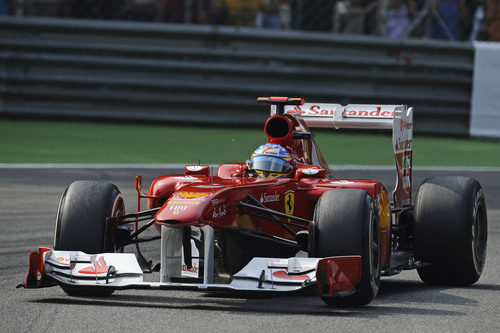 Fernando Alonso buscando la 'pole' en la casa de Ferrari